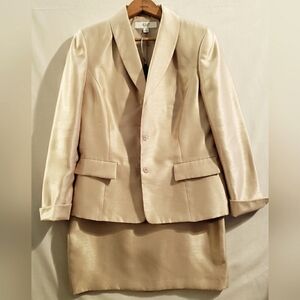 Le Suit Women's Elegant Champagne Tan Satin Blazer and Skirt Set Size 8